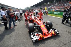 Kimi Raikkonen, Ferrari SF16-H on the grid