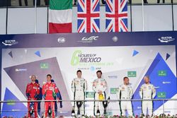 Podium LMGTE Pro : première place Richie Stanaway, Darren Turner, Aston Martin Racing, deuxième place Gianmaria Bruni, James Calado, AF Corse, troisième place Marco Sorensen, Nicki Thiim, Aston Martin Racing