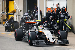 Sergio Perez, Sahara Force India F1 VJM09 makes a pit stop