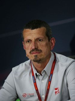 Guenther Steiner, Haas F1 Director del equipo en la Conferencia de prensa FIA