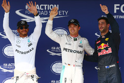 Polesitter Nico Rosberg, Mercedes AMG F1, second place Lewis Hamilton, Mercedes AMG F1, third place Daniel Ricciardo, Red Bull Racing