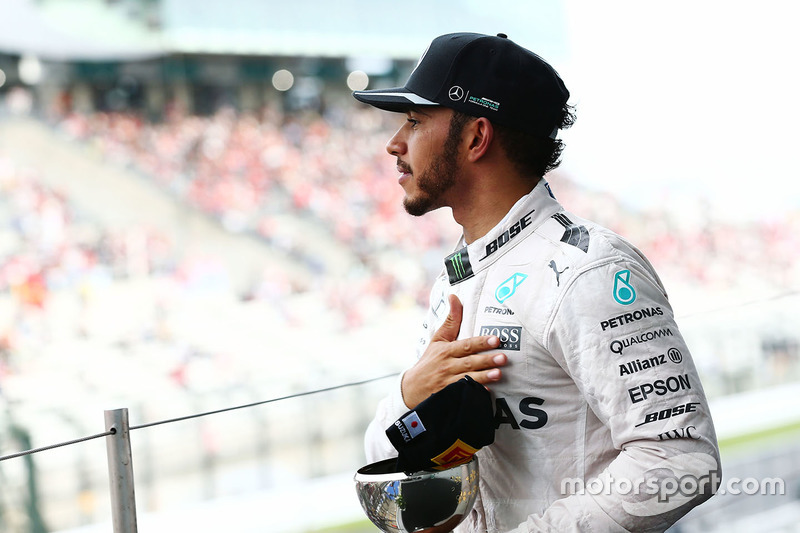 Lewis Hamilton, Mercedes AMG F1 celebra su tercera posición en el podio