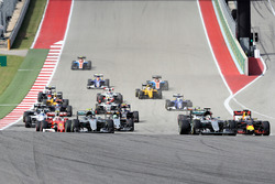 Lewis Hamilton, Mercedes AMG F1 W07 Hybrid leads Nico Rosberg, Mercedes AMG F1 W07 Hybrid, Daniel Ri