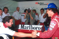 Ayrton Senna, McLaren félicité par des membres de l'équipe