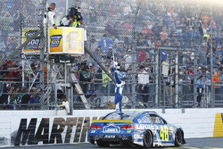 Race winner Jimmie Johnson, Hendrick Motorsports Chevrolet