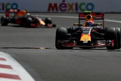 Макс Ферстаппен, Red Bull Racing RB12, и Даниэль Риккардо, Red Bull Racing RB12