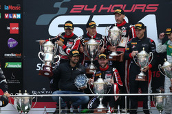 I vincitori della classe AM: #888 Kessel Racing, Ferrari F458 Italia GT3: Marco Zanuttini, Liam Talbot, Vadim Glitin, Nicola Cadei