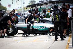 Lewis Hamilton, Mercedes AMG F1 W07 Hybrid in the pits