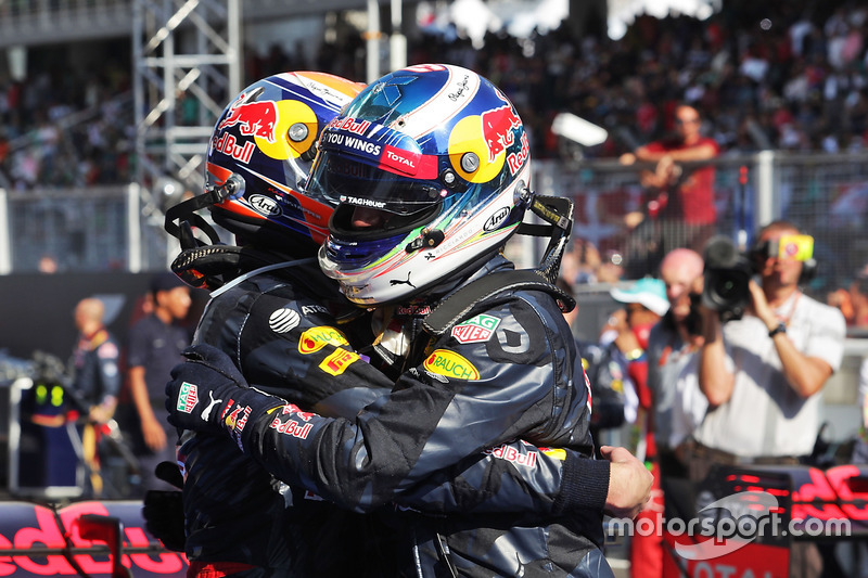 Winnaar Daniel Ricciardo, Red Bull Racing viert met Max Verstappen, Red Bull Racing in parc ferme