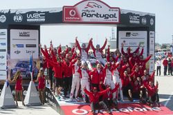 Para pemenang Kris Meeke, Paul Nagle, Citroテォn DS3 WRC, Citroテォn World Rally Team