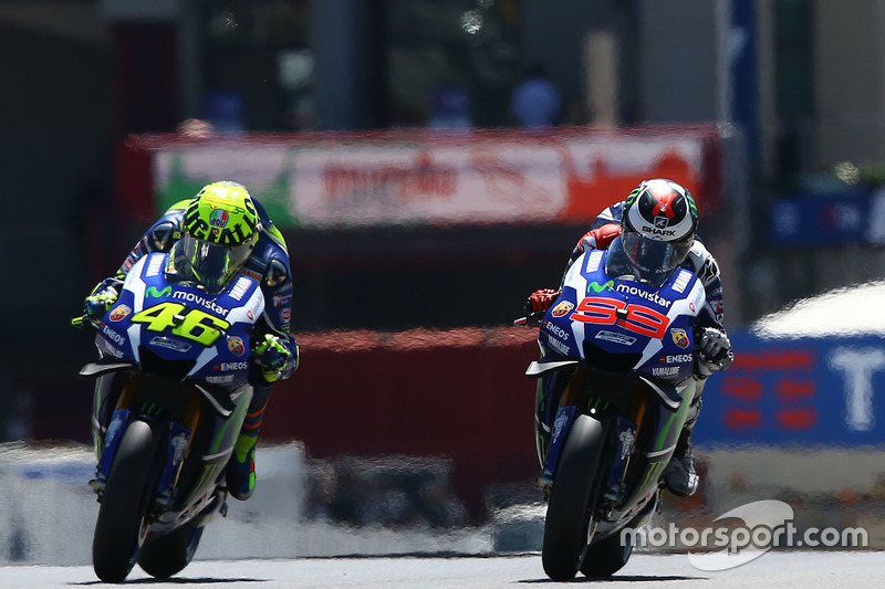 2016 - No ano passado, Rossi apareceu com um capacete homenageando Mugello. Na parte superior, o traçado do circuito e o escrito "Mugiallo" - uma fusão entre o nome da pista e a cor favorita de Rossi, que é a amarela ('giallo', em italiano).