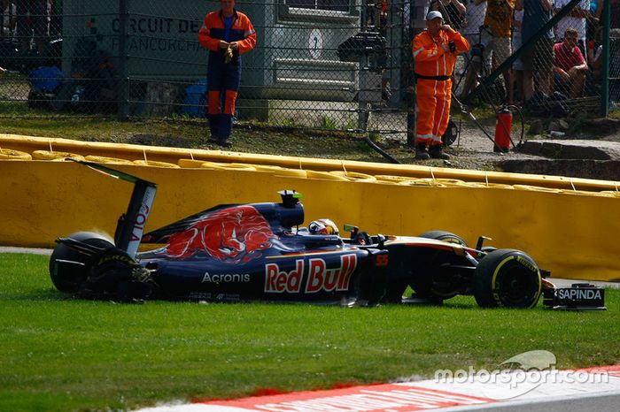 Carlos Sainz Jr., Scuderia Toro Rosso STR11 se retira de la carrera