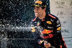 Il vincitore della gara Daniel Ricciardo, Red Bull Racing