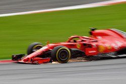 Sebastian Vettel, Ferrari SF71H, fait des étincelles