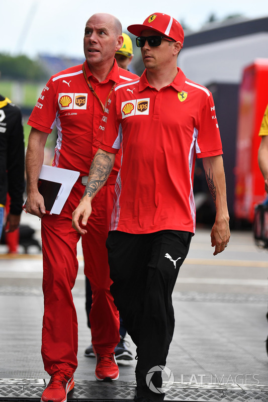 Luiz Razia y Jock Clear, ingeniero jefe de Ferrari