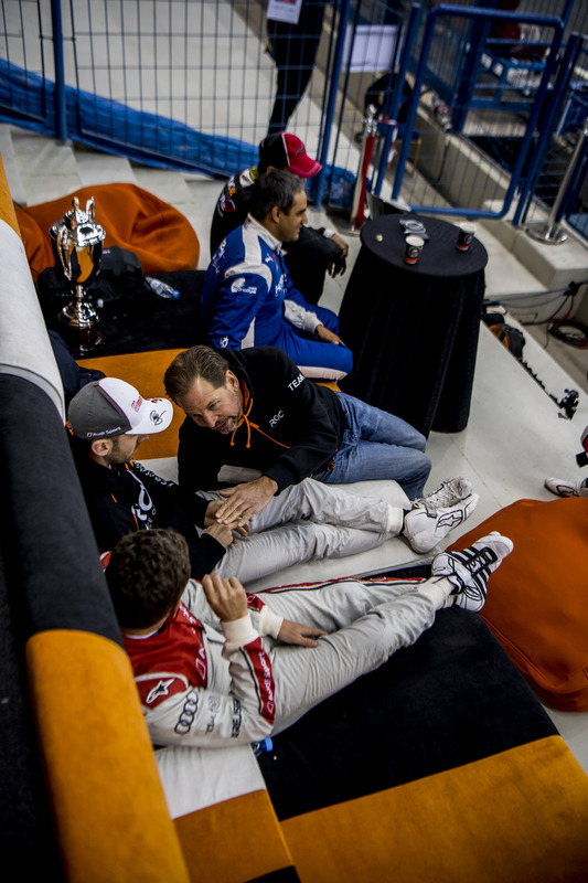 Fredrik Johnsson talks with Tom Kristensen and Timo Bernhard