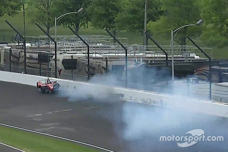 James Davison, A.J. Foyt Enterprises with Byrd / Hollinger / Belardi Chevrolet crash