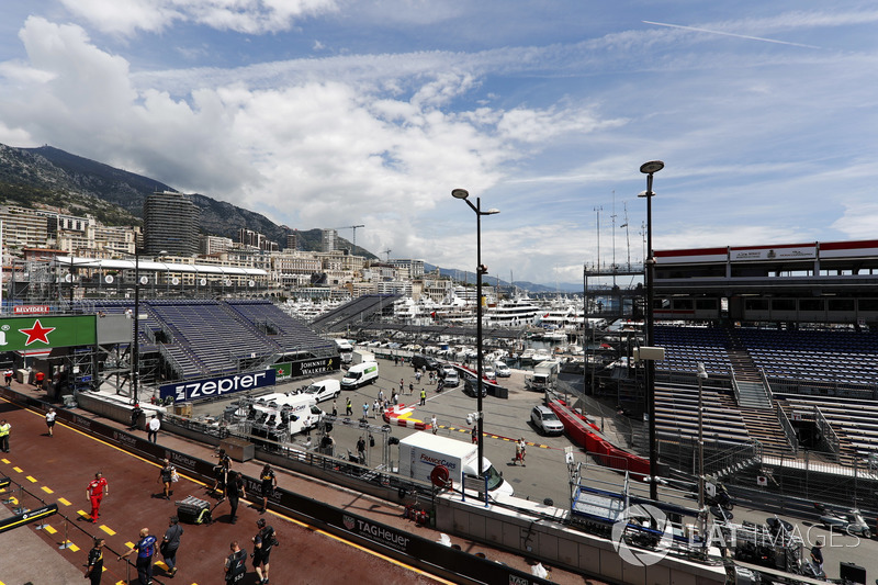 Pemandangan dekat pit lane