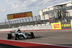 Valtteri Bottas, Mercedes-Benz F1 W08 takes the chequered flag at the end of Qualifying