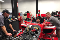 Rinus van Kalmthout schuimt een stoeltje bij Belardi Auto Racing