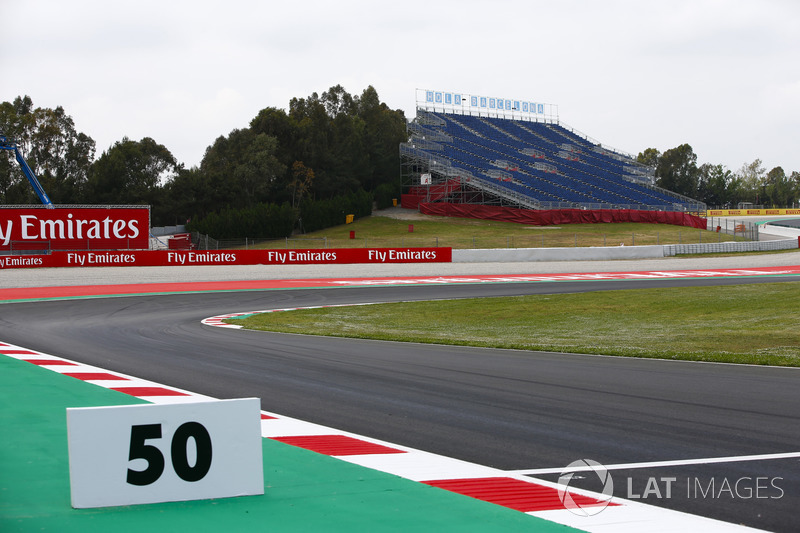 Dettaglio del circuito, con un indicatore di 50 metri alla frenata