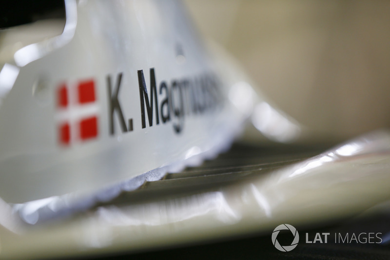 Dettaglio dell'abitacolo di Kevin Magnussen, Haas F1 Team, VF-18 Ferrari