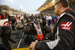 Kevin Magnussen, Haas F1 Team VF-18 Ferrari, on the grid