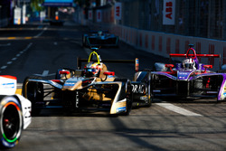 Jean-Eric Vergne, Techeetah, leadsAlex Lynn, DS Virgin Racing