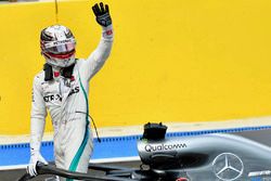 Polesitter Lewis Hamilton, Mercedes-AMG F1 W09 in parc ferme