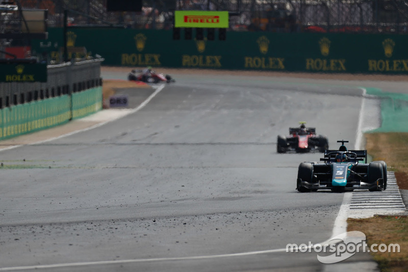 Alexander Albon a pris l'avantage dans les stands