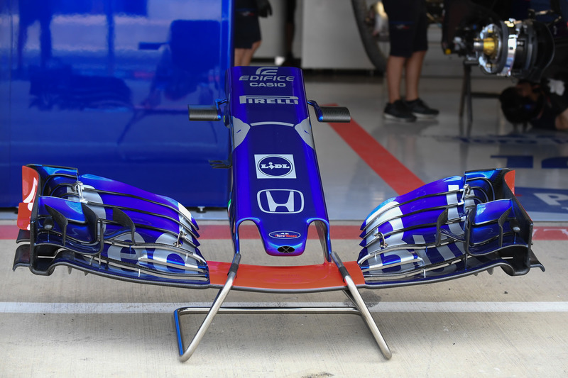 Scuderia Toro Rosso STR13 front wing and nose cone