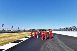 Sebastian Vettel, Ferrari camina por la pista