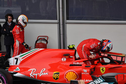 Kimi Raikkonen, Ferrari SF71H ve Sebastian Vettel, Ferrari, parc ferme