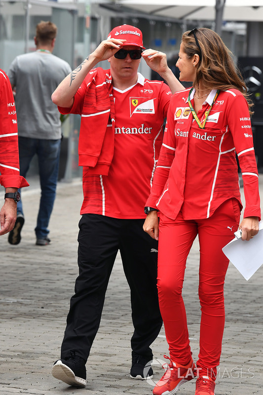 Kimi Raikkonen, Ferrari con Stefania Bocchi, addetta stampa Ferrari e Alberto Antonini, addetto stampa Ferrari