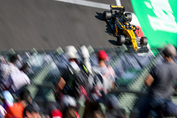 Carlos Sainz Jr., Renault Sport F1 Team RS17 e i fan
