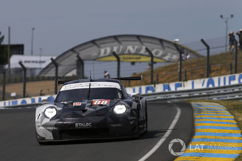 #88 Dempsey Proton Competition Porsche 911 RSR: Matteo Cairoli, Khaled Al Qubaisi, Giorgio Roda