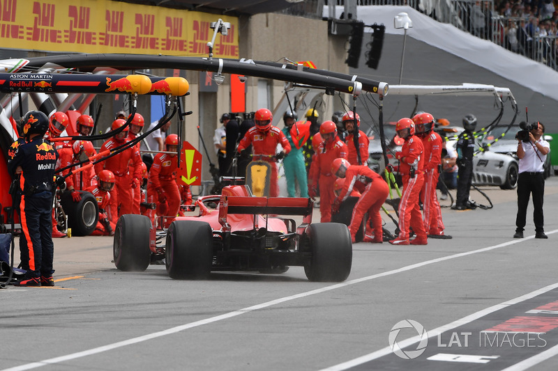 Sebastian Vettel, Ferrari SF71H, pit stop
