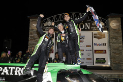 Podio: i vincitori Pipo Derani, Johannes van Overbeek, Nicolas Lapierre, Tequila Patron ESM Nissan