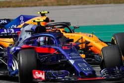 Pierre Gasly, Toro Rosso STR13,  Stoffel Vandoorne, McLaren MCL33