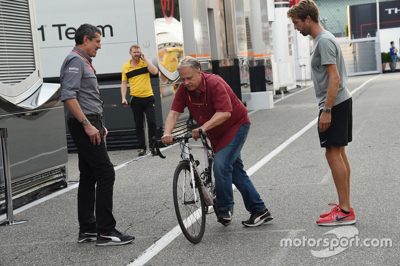 Gene Haas, Pemilik Haas F1 Team bersepeda