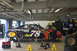 Martin Truex Jr., Furniture Row Racing, Toyota Camry 5-hour ENERGY/Bass Pro Shops, crew members