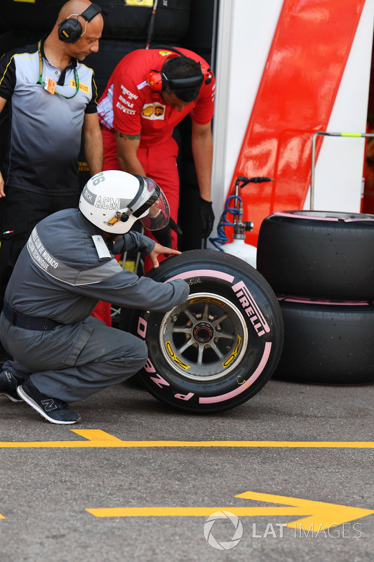 Ferrari and Pirelli engineers