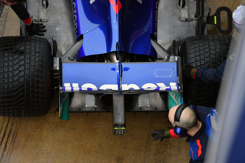 Scuderia Toro Rosso STR13, ala posteriore