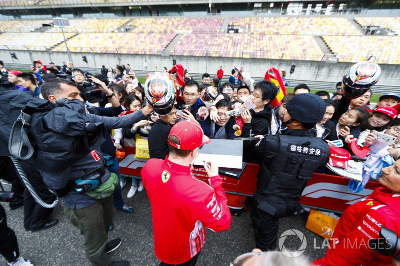 Kimi Raikkonen, Ferrari, signs autographs for fans