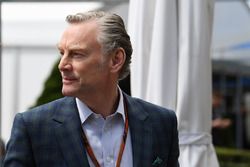 Sean Bratches, Formula 1 Ticari haklar direktörü