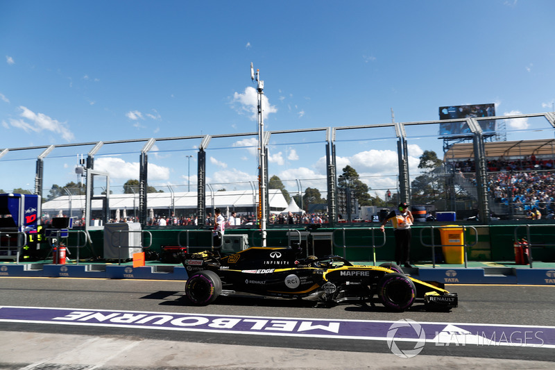 Nico Hulkenberg, Renault Sport F1 Team R.S. 18, leaves the pits