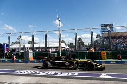 Nico Hulkenberg, Renault Sport F1 Team R.S. 18, verlaat de pits