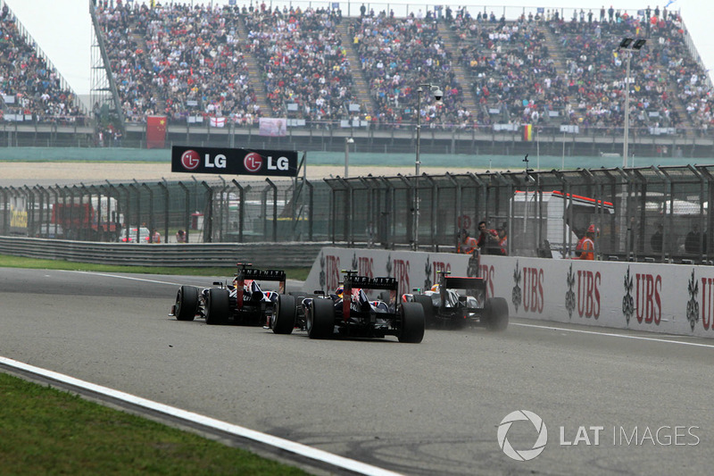 Mark Webber, Red Bull Racing RB8, Sebastian Vettel, Red Bull Racing RB8 y Lewis Hamilton, McLaren MP