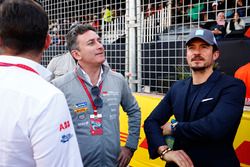 Alejandro Agag, CEO Fórmula E con el actor Orlando Bloom en la parrilla