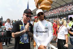 Lewis Hamilton, Mercedes AMG F1 y J Balvin, Rapper